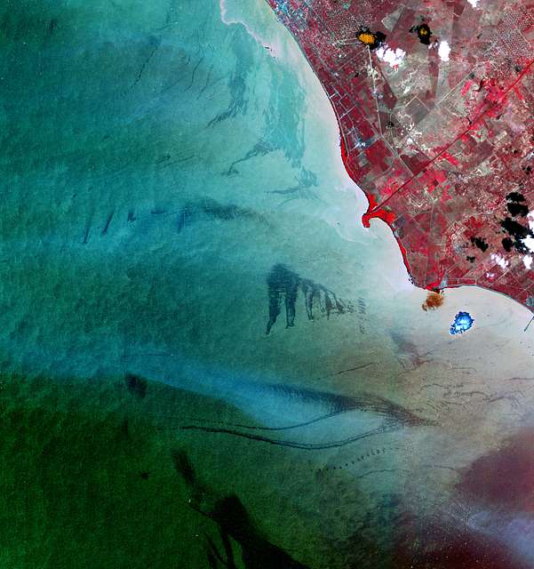 An aerial photo of an oil slick on Lake Maracaibo, Venezuela.